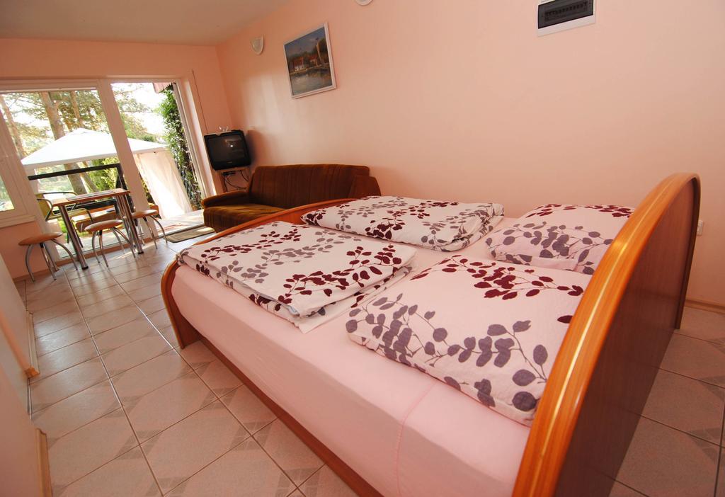 Guesthouse "Nakvyne Pas Zveja" Purvynes Street Нида Екстериор снимка
